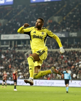 عاجل.. الاتحاد يعلن رسميا التعاقد مع يوسف النصيري
