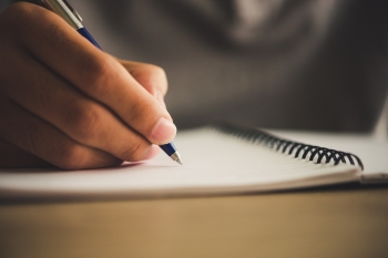 8 مبادئ ترسخ حضور اللغة العربية في التعليم والإعلام والسياسة - مشاع إبداعي