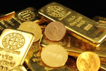 أسعار الذهب تتراجع وسط ترقب المتداولين لنتائج المحادثت الأمريكية - الإيرانية - متداولة