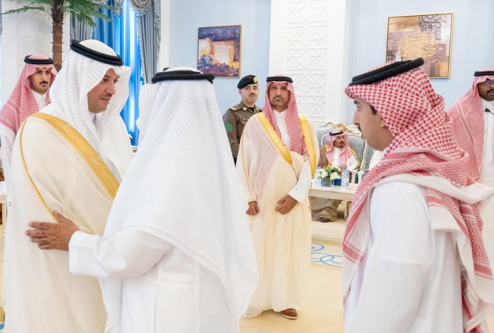 محافظ الأحساء يستقبل المهنئين بعيد الأضحى المبارك 
