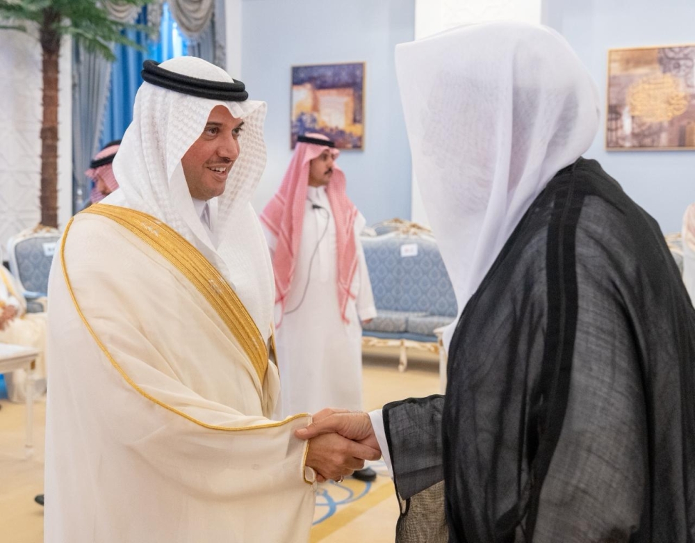 محافظ الأحساء يستقبل المهنئين بعيد الأضحى المبارك 
