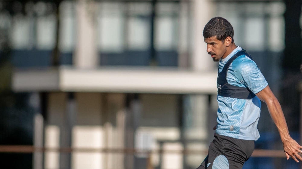 بعد انتقاله إلى الهلال.. أرقام من مسيرة محمد محزري