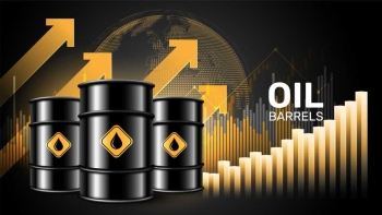 أسعار النفط تواصل ارتفاعها وسط المخاوف حيال مضيق هرمز
