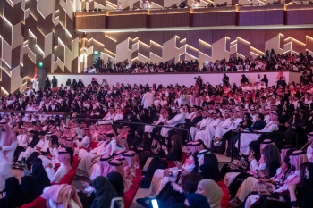 انطلاق الفعاليات الثقافية والفنية على مسرح طلال مداح في أبها - إكس بنش بارك