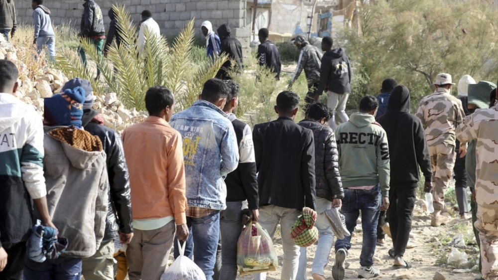 قوات الأمن في البيضاء الليبية توقف 61 مهاجرًا غير شرعي