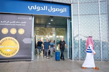 وصول ضيوف برنامج خادم الحرمين الشريفين إلى المدينة المنورة - واس