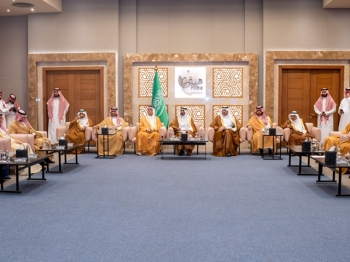 وزير الموارد البشرية يبحث مع قادة الجمعيات الأهلية تحديات القطاع غير الربحي بالشرقية - اليوم
