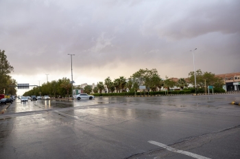 استمرار هطول أمطار رعدية تؤدي إلى جريان السيول - واس