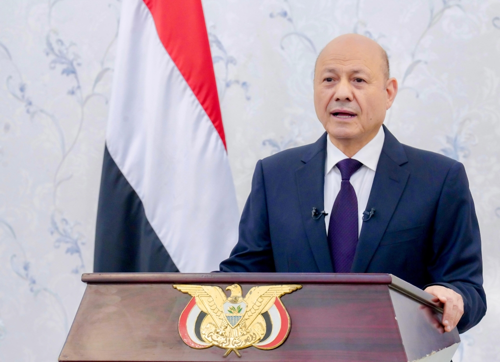 العليمي: عملية فجر اليمن مستمرة حتى تحرير بقية الأراضي