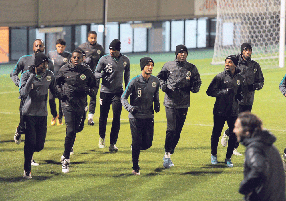 ثلاث لقطات تحكي تدريبات المنتخب السعودي في طوكيو في ثاني الحصص التدريبية ضمن تحضيرات الأخضر لمواجهة اليابان في الخامس عشر من نوفمبر الحالي