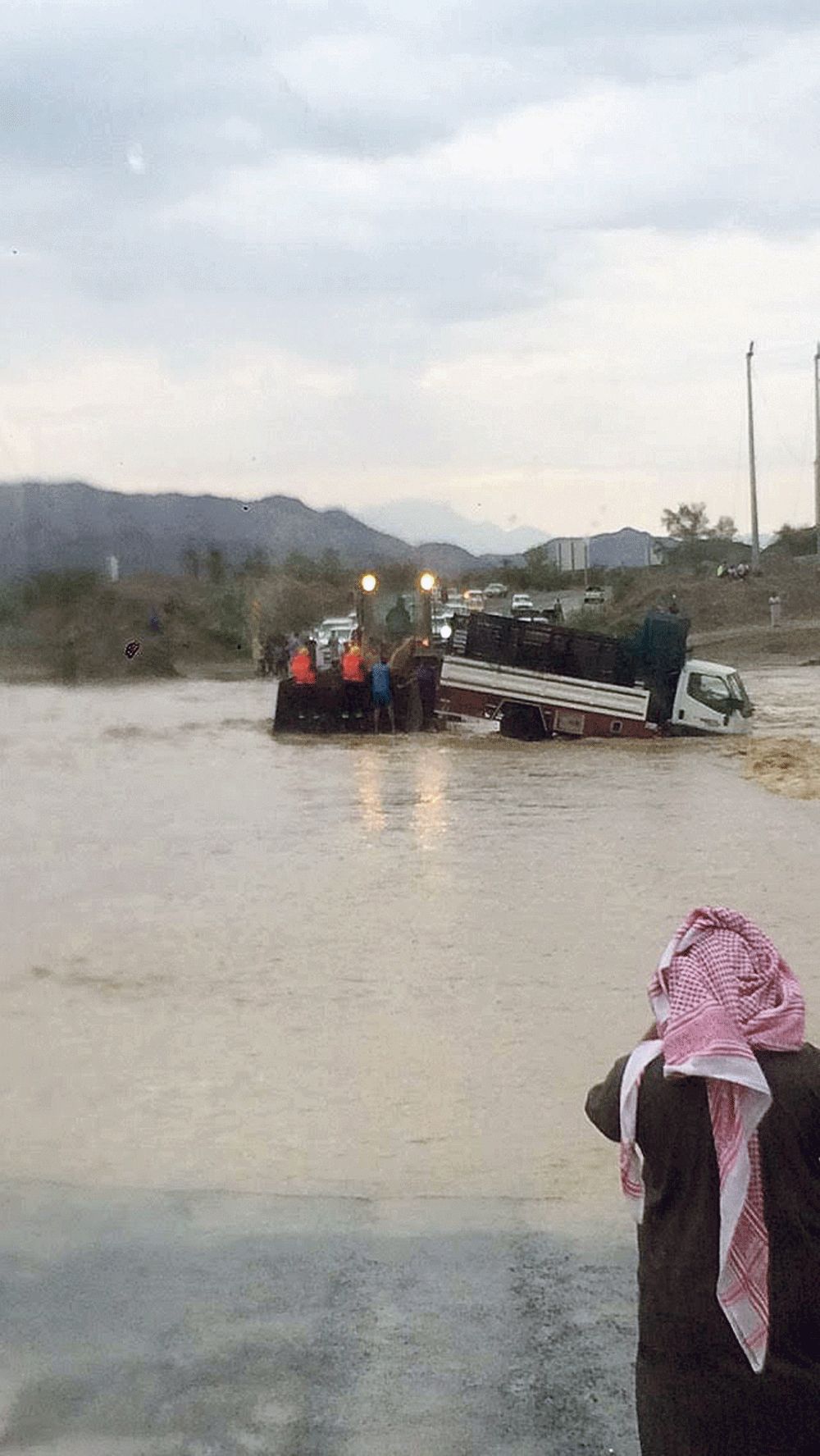 مصرع وإصابة 4 بصاعقة رعدية في القنفذة