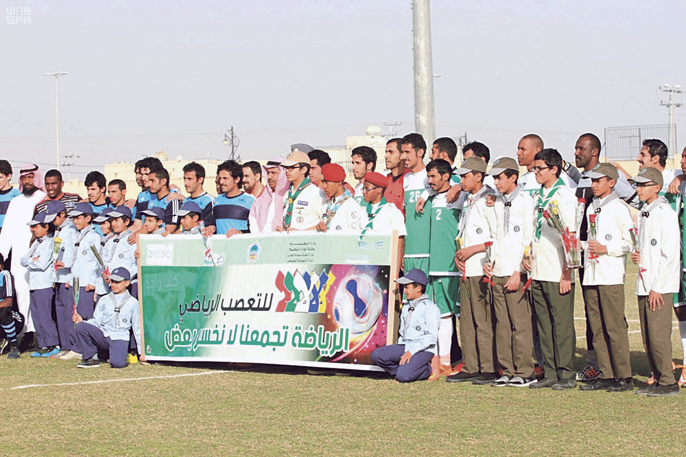 صورة جماعية لكشافة وادي الدواسر المشاركين في المبادرة (واس)