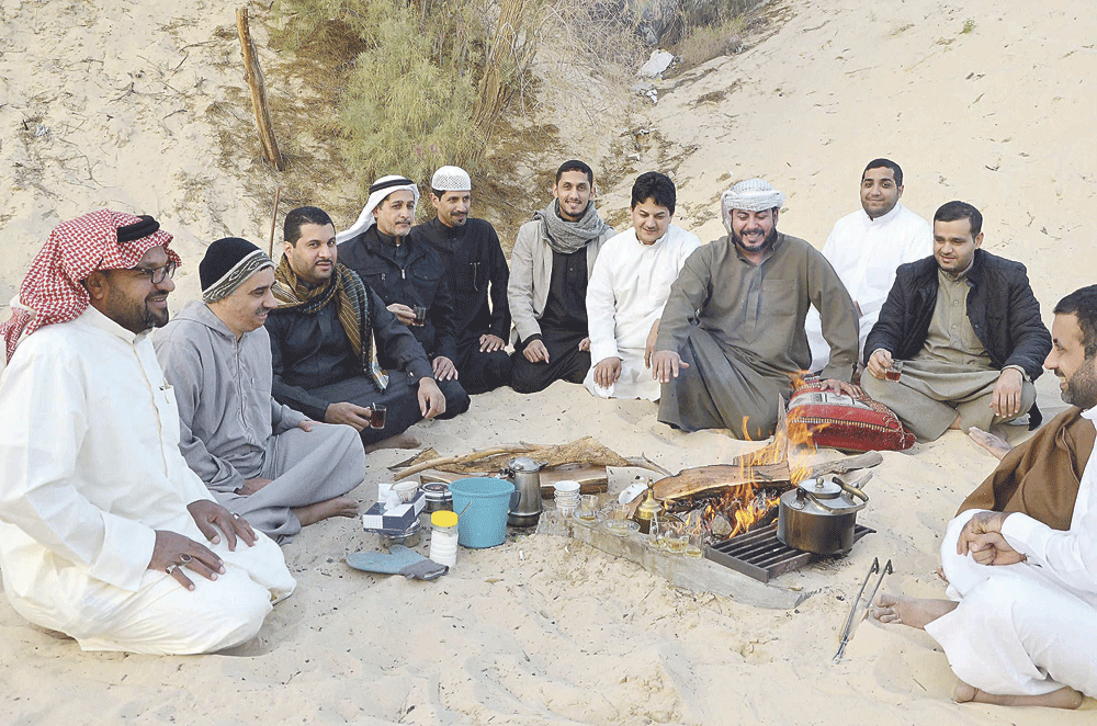 مجموعة من هواة الرحلات البرية (تصوير: حمزة بوفهيد)