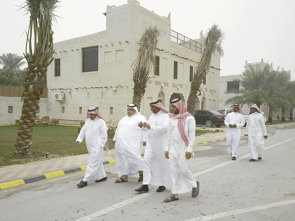 الفريدة يتفقد أحد منتجعات المحافظة (اليوم) 