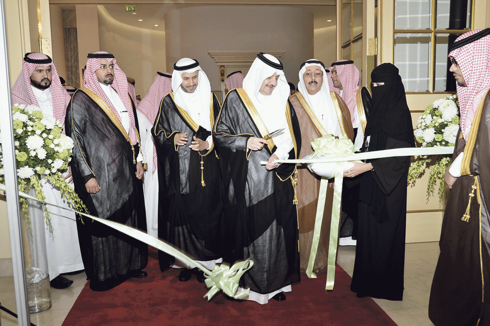 الأمير سعود بن نايف خلال افتتاح الندوة العلمية (تصوير: محمد درويش)