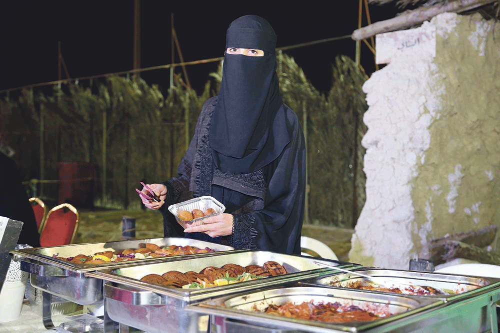 عبير العلي تعكف على صناعة المثلجات لتلبية الطلبات