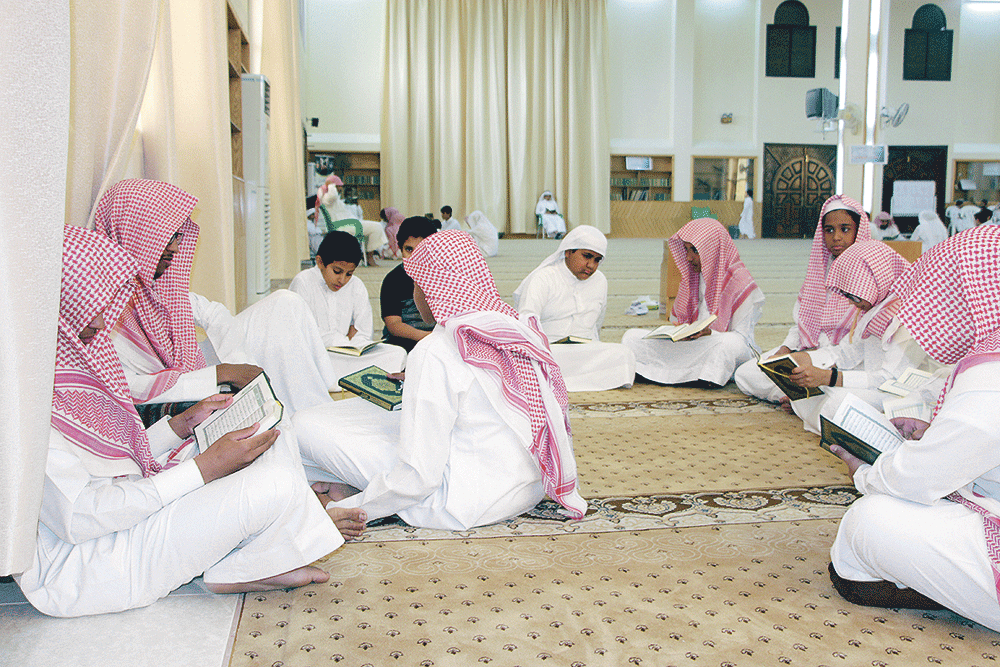 طلبة مدارس التحقوا بالدورة (تصوير: عبداللطيف المحيسن)