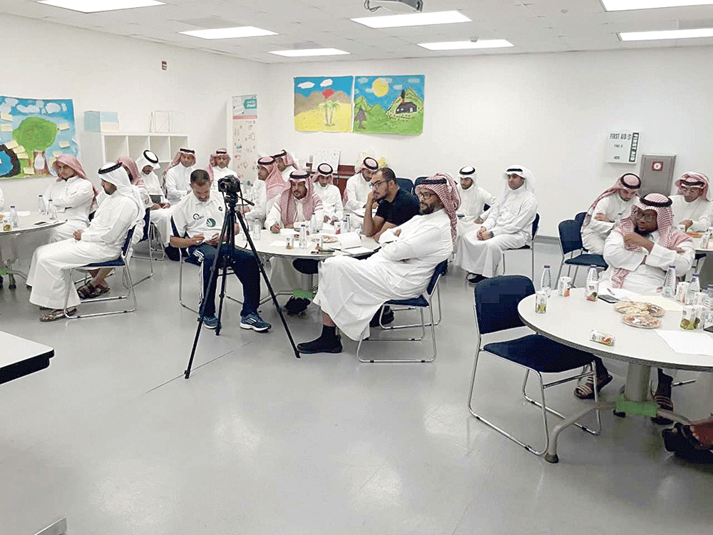 عدد من المنسقين الإعلاميين بالأندية الصيفية (اليوم)