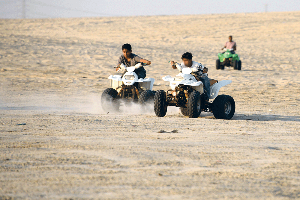 عشوائية في قيادة وتأجير الدبابات (تصوير: مرتضى بوخمسين) 