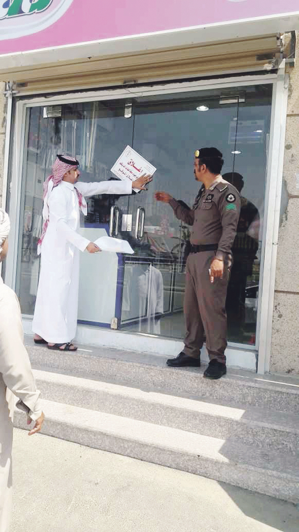 بلدية غرب الدمام تغلق محال مخالفة خلال حملات ميدانية (اليوم)